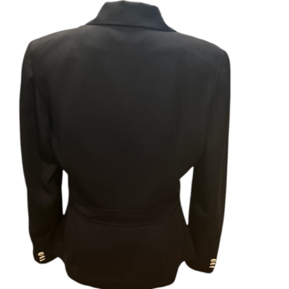 Halston Vintage Navy‎ Bue blazer is preowned in excellent condition. Size 8. - Picture 3 of 9